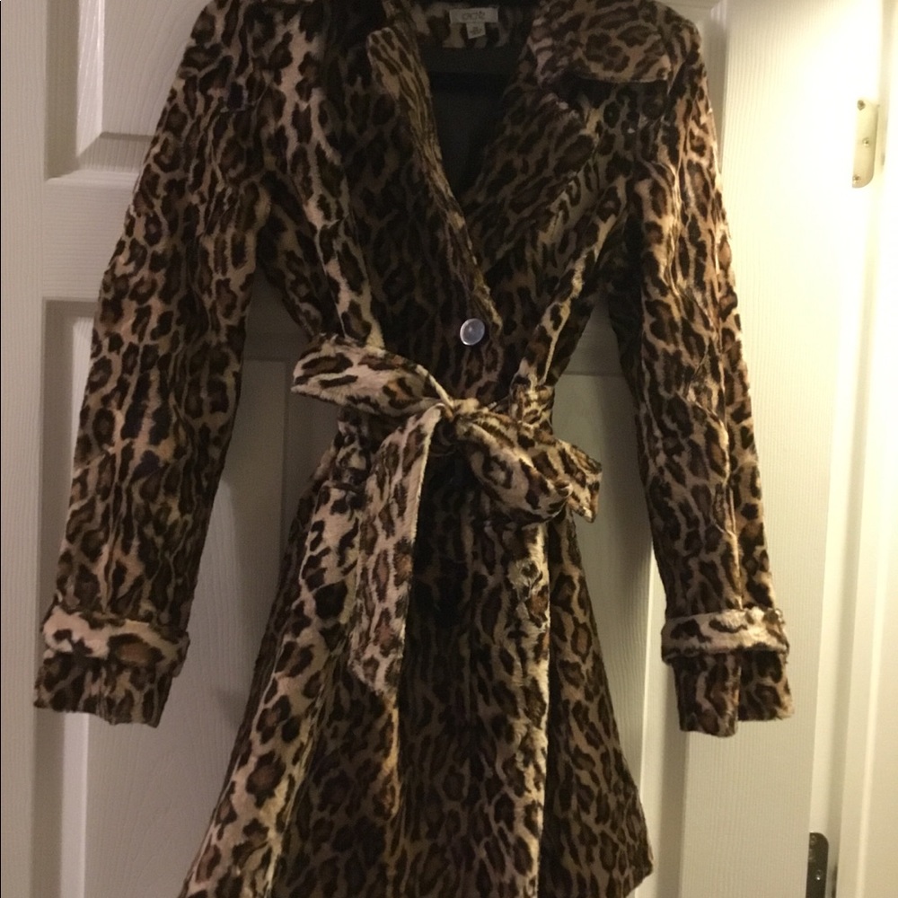 Beautiful Cashe leopard coat, so much fun!